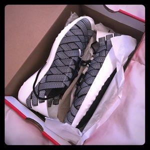 Nike juvenate running shoe