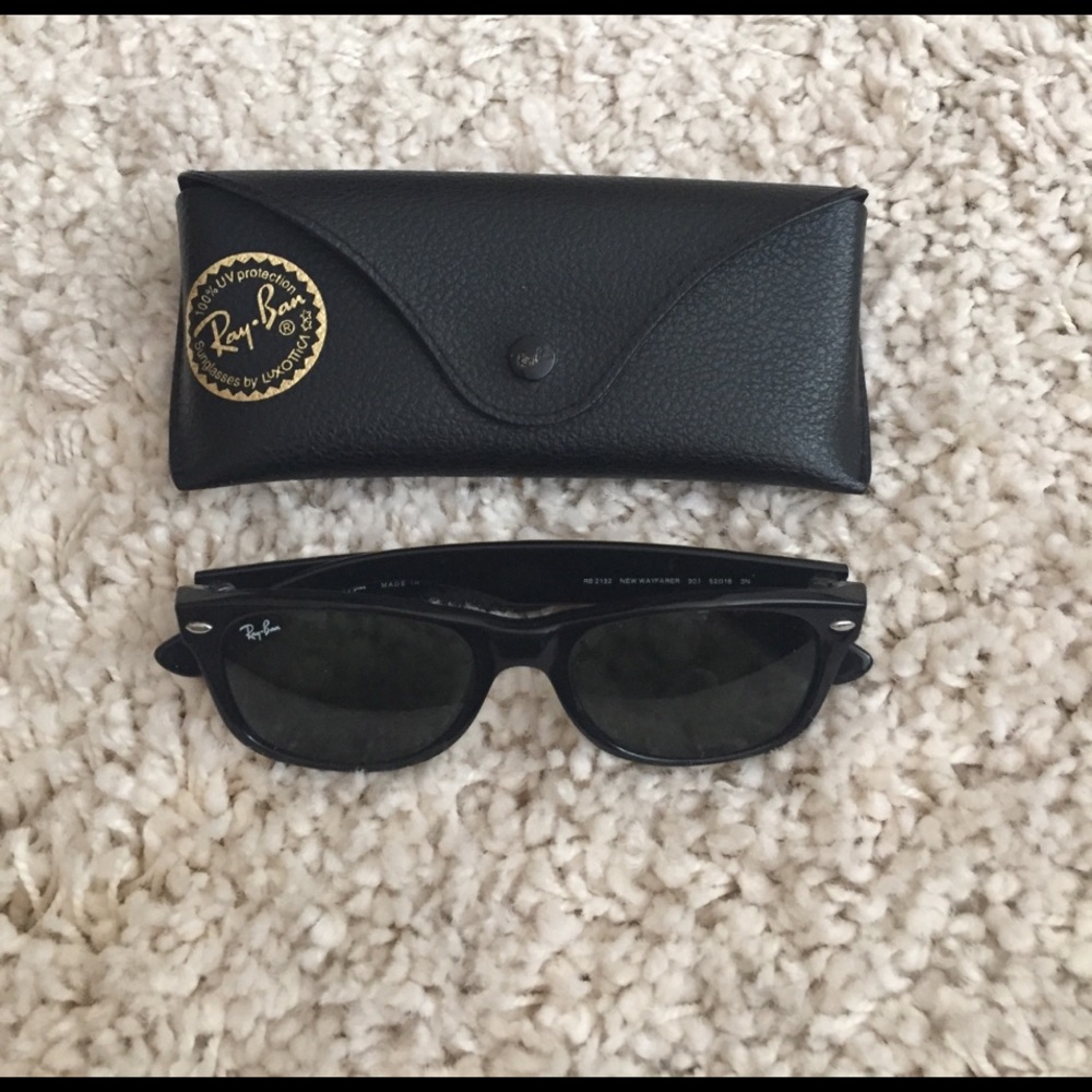 Ray Ban original Wayfarer sunglasses in black