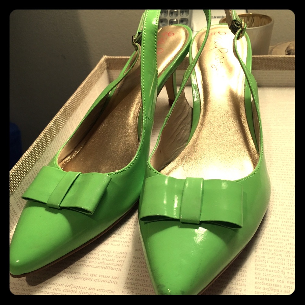Lilly Pulitzer Green Apple Bow Kitten Heels size 8