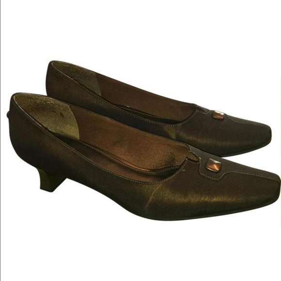 Shoes - Picture 1 of 3