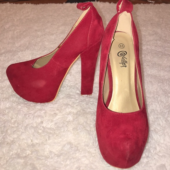 Red heels 😘❤️ - Picture 2 of 2