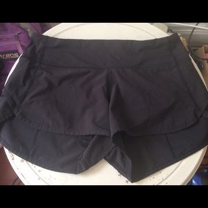 Lululemon Shorts Size 4 Black Pockets