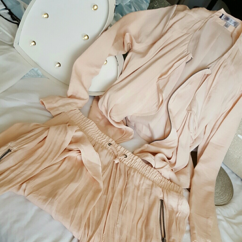 Jennifer Lopez outfit - Picture 2 of 4