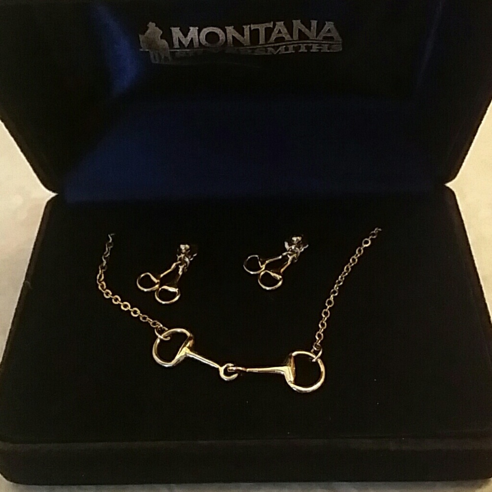 Necklace and earring set