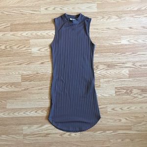 Ribbed sleeveless bodycon dress