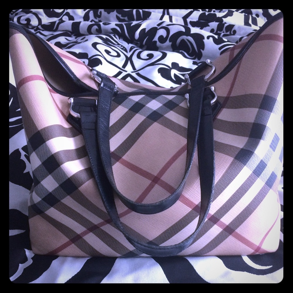 Burberry nova check large tote