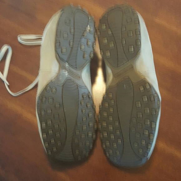 Mens Skechers shoes. - Picture 3 of 5