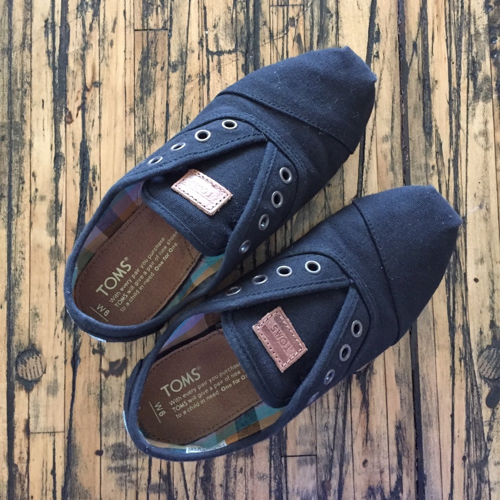 Black  Toms