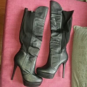 Worn once knee high black platform boot size 8