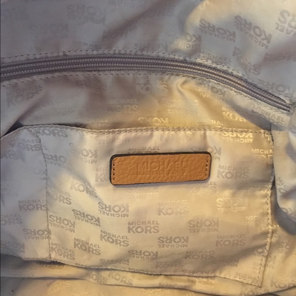 Michael Kors Large Satchel - Picture 5 of 7