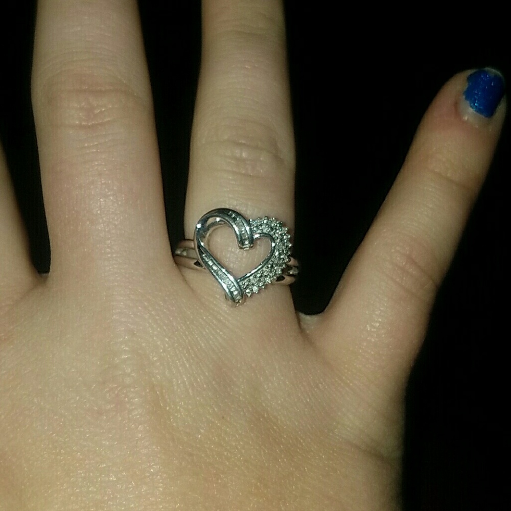 Heart ring beautiful only worn a couple times