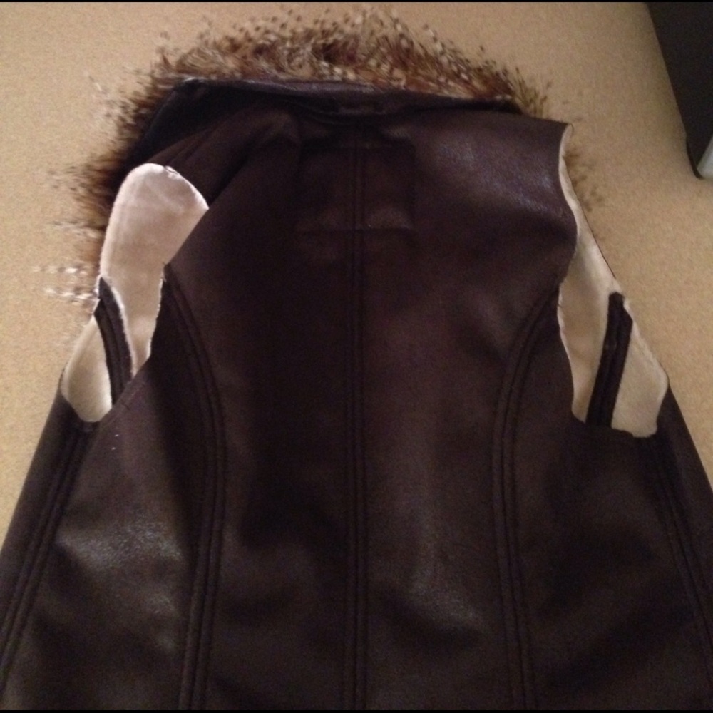 Vest - Picture 3 of 3