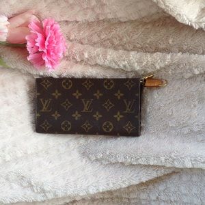 Authentic Louis Vuitton Monogram Pochette.