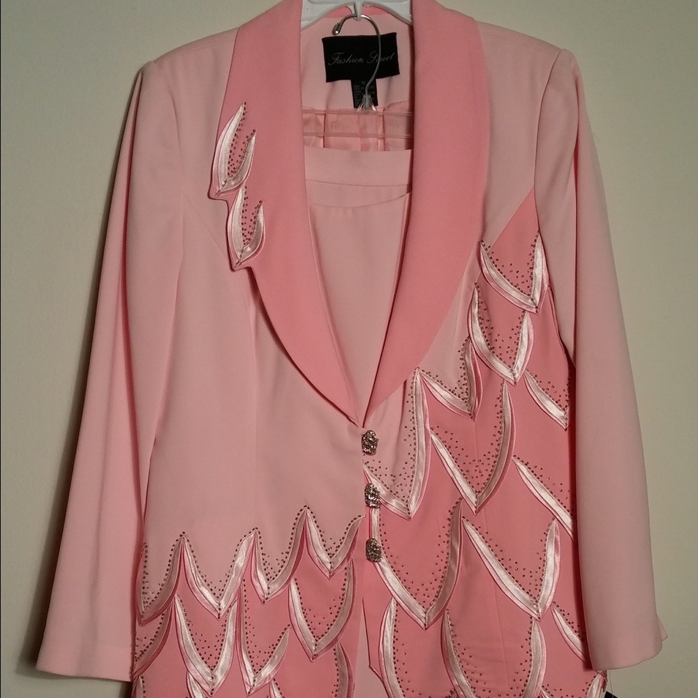 Fashion Street Rose 2pc Skirt Suit