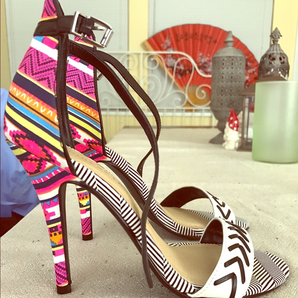 Never been worn Size 7 summer heels!!