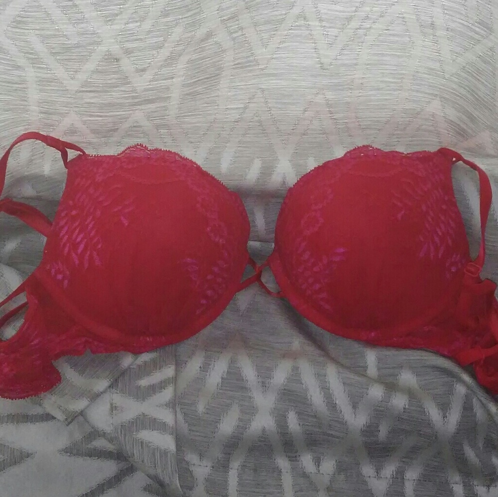 Victoria's Secret Lace Body Plunge Bra. Size 34 C.