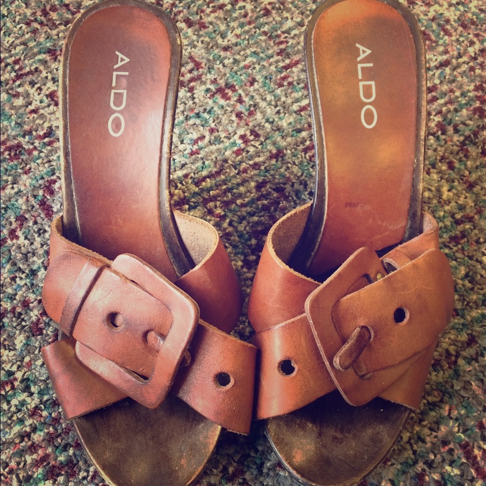 💥SALE💥 Aldo Brown Wedges Size 37 Fits like 6!