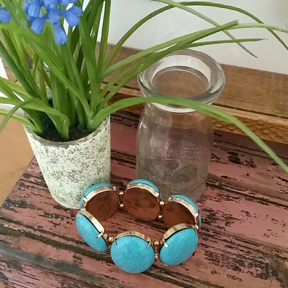 Jewelry - Turquoise and gold bracelet