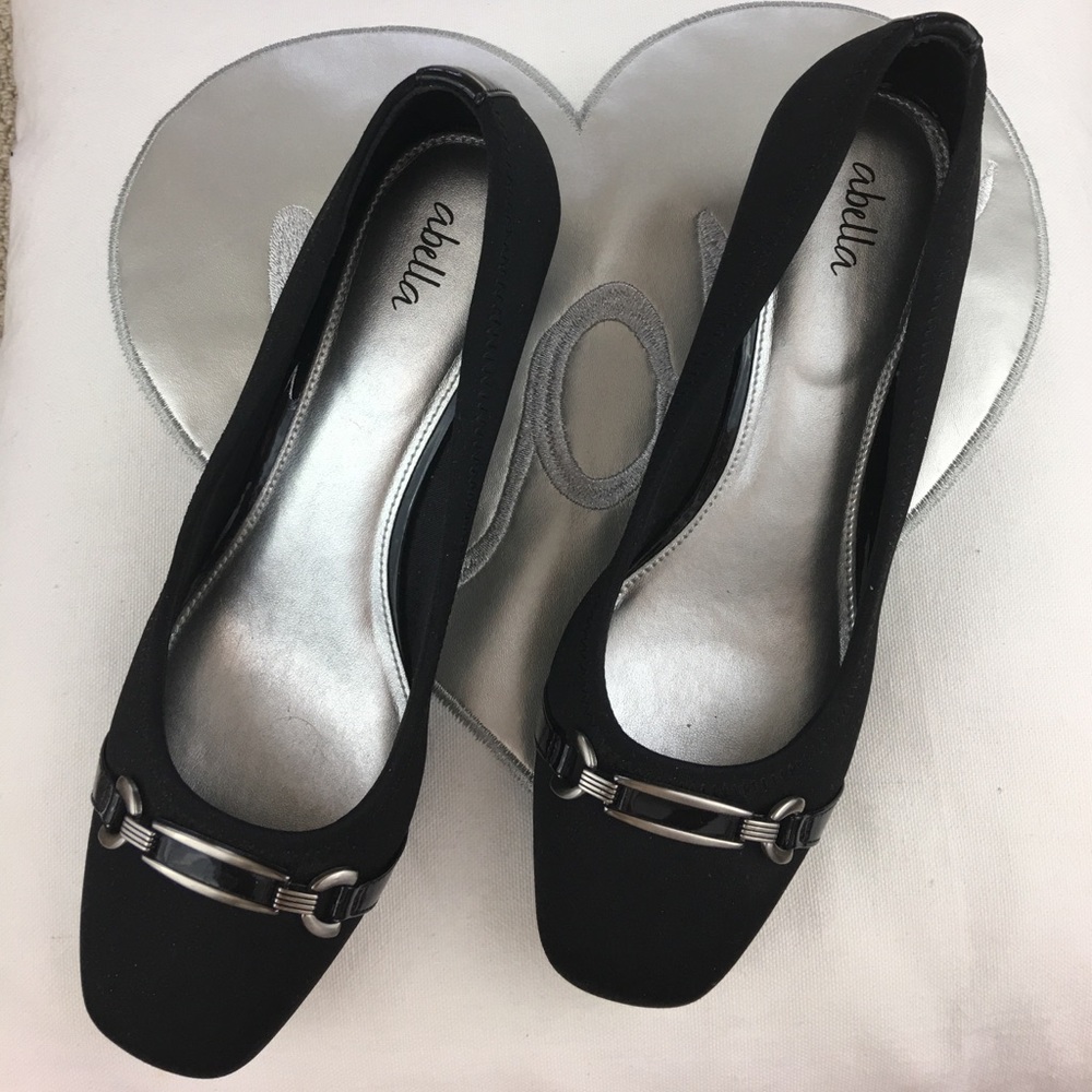 Patent leather wedge shoes