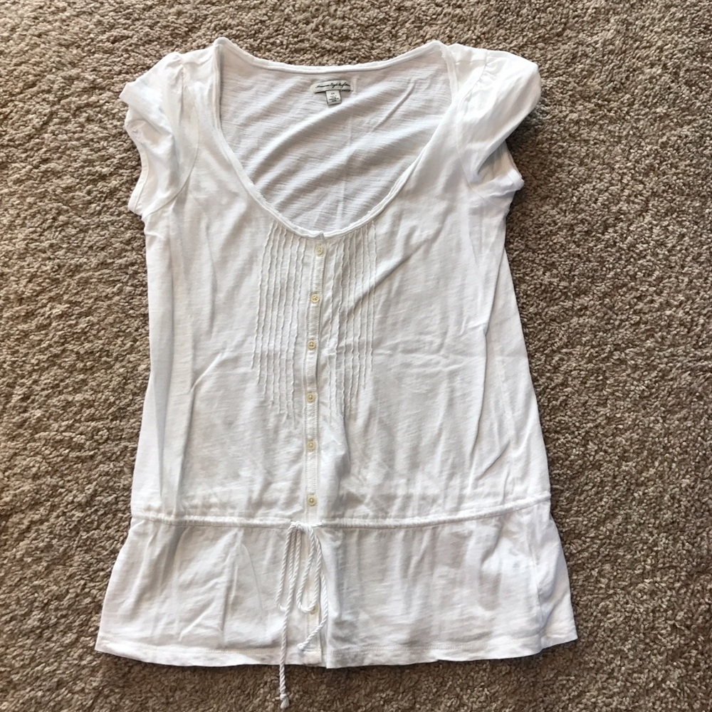 White tee