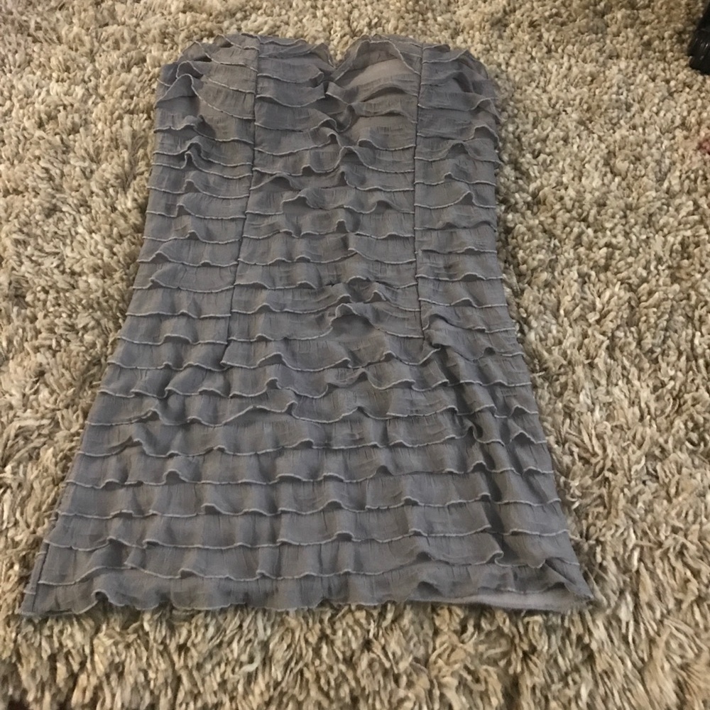 Sleeveless gray top!
