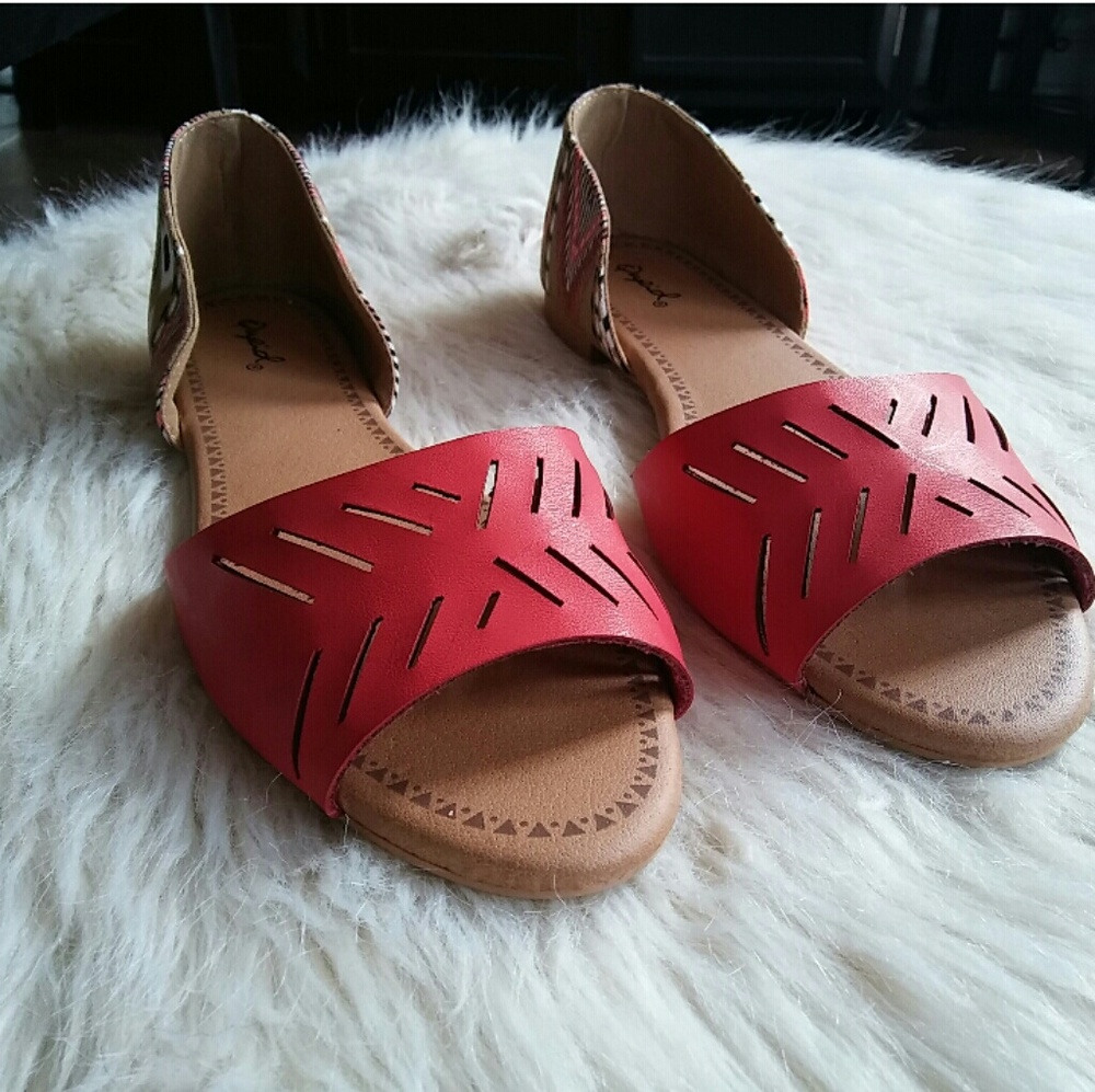LAST CHANCE!!//The Sammie//Red Tribal print Flats - Picture 2 of 6