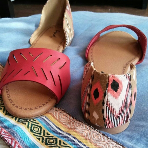Shoes - LAST CHANCE!!//The Sammie//Red Tribal print Flats