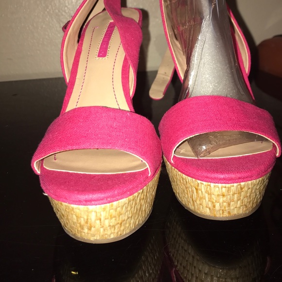 BCBG wedges - Picture 3 of 7