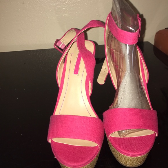 BCBG wedges - Picture 4 of 7