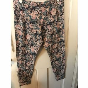 Lauren Conrad Floral Printed Leggings 🌸