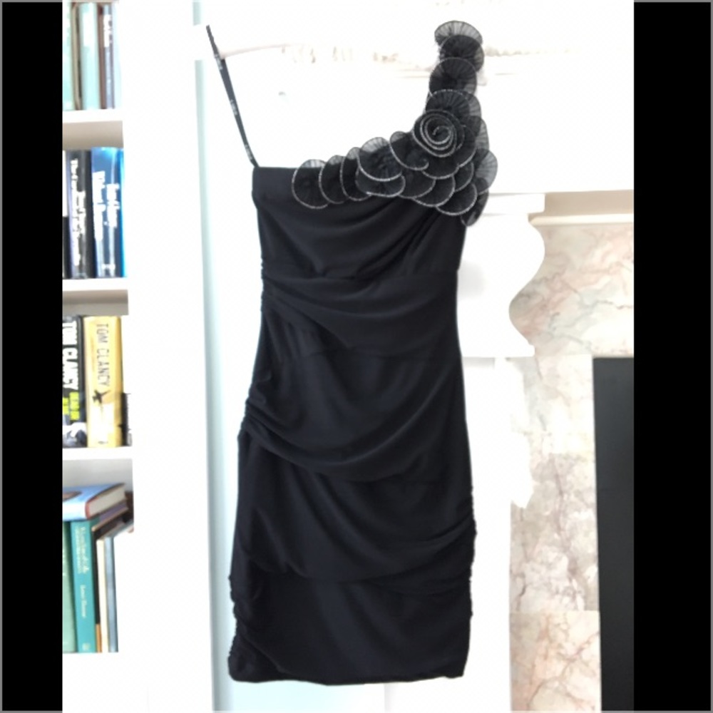 Black mini party cocktail formal dress. Size 1/2
