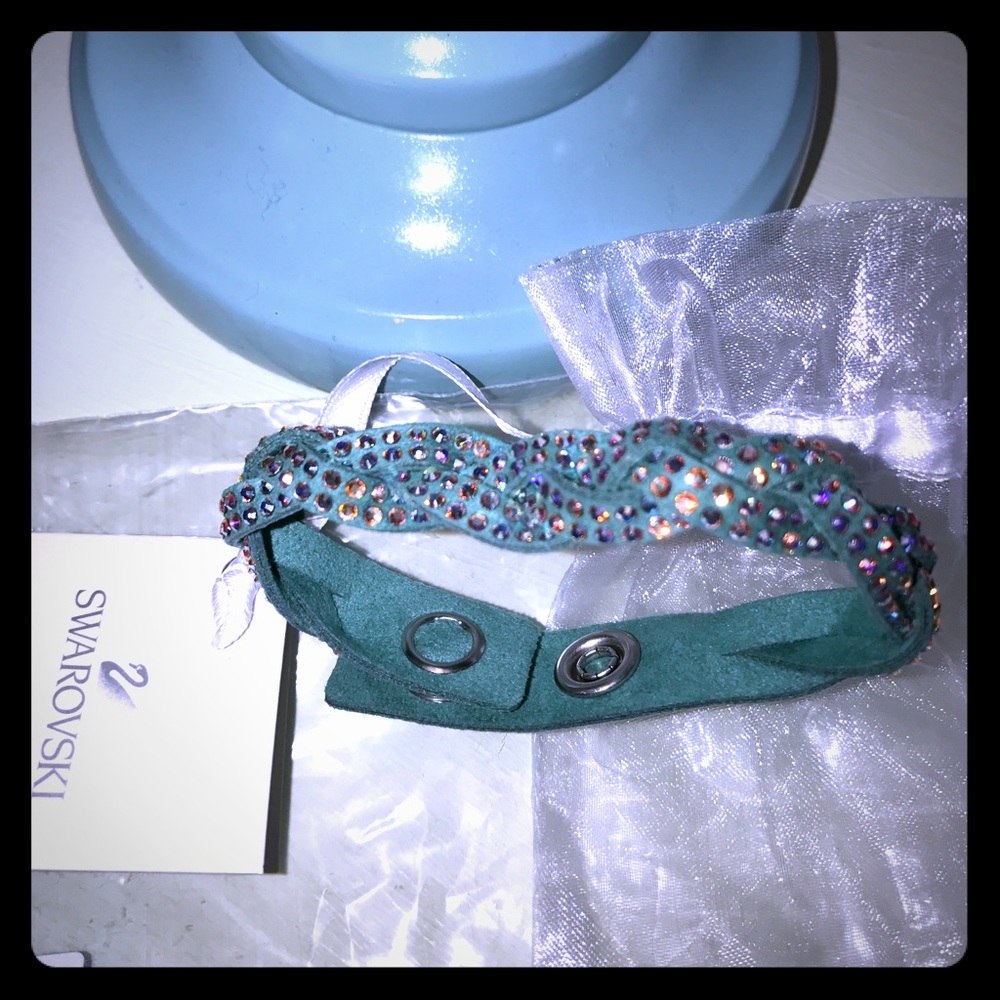 New Swarovski turquoise color bracelet