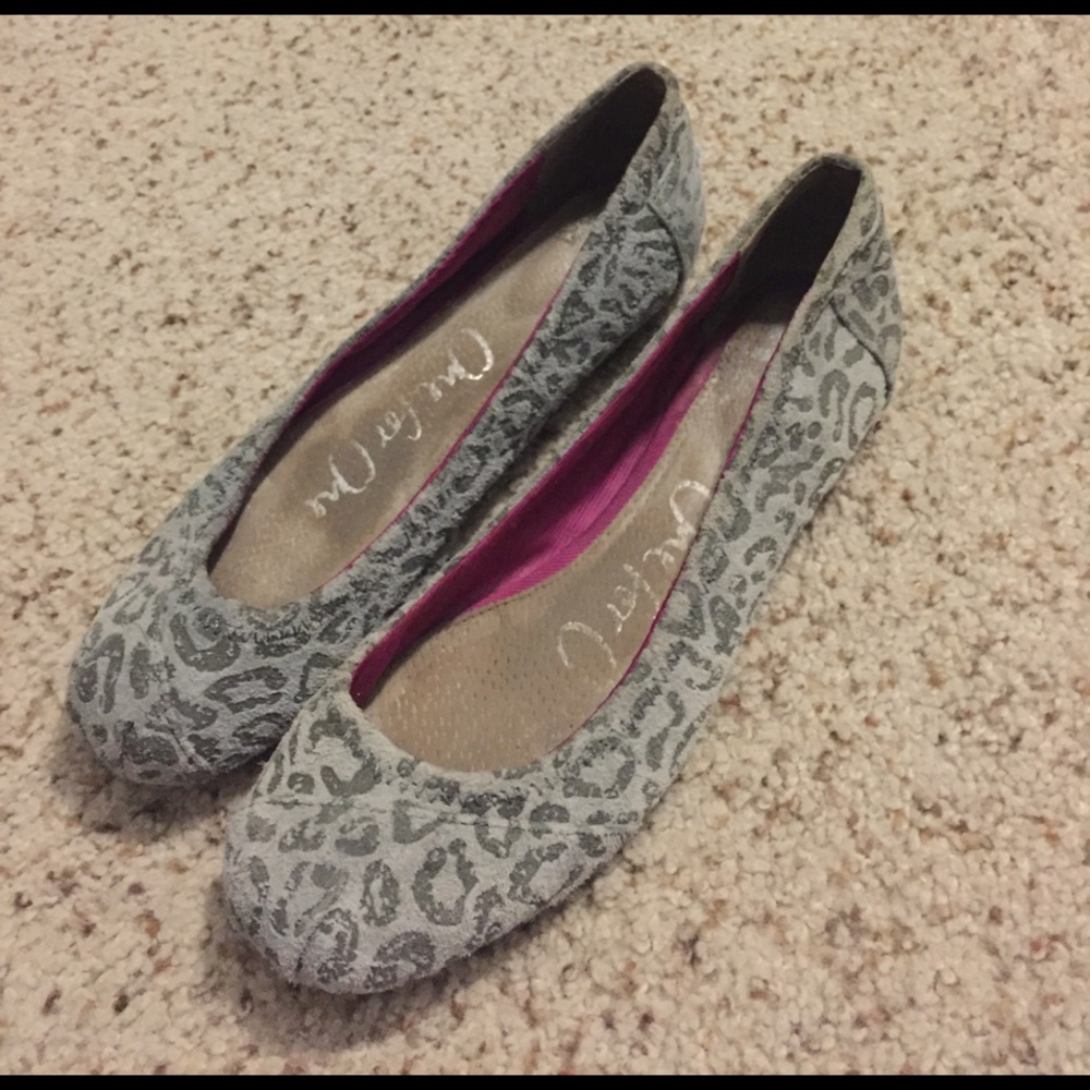 Leopard print Toms flats