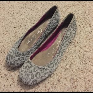 Leopard print Toms flats