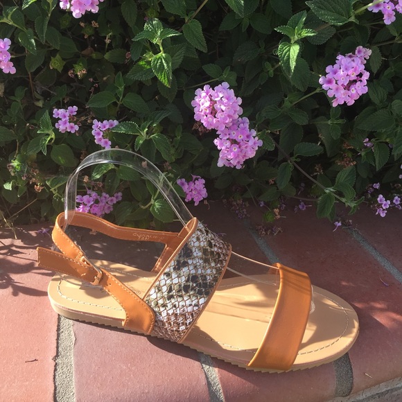 SHOEROOM21 boutique Shoes - SALE Ladies double band ankle buckle flat sandals
