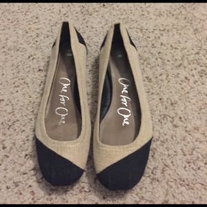Burlap and black Toms flats