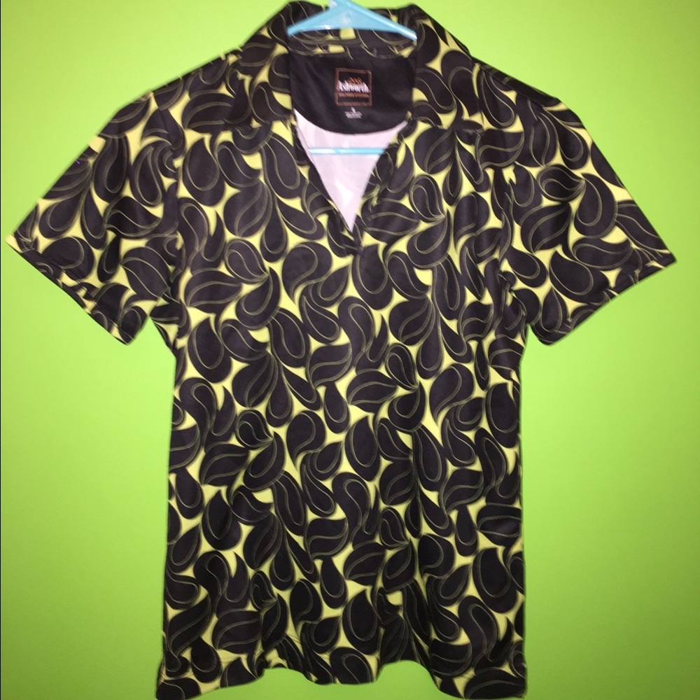 Really cool patterned top 💚