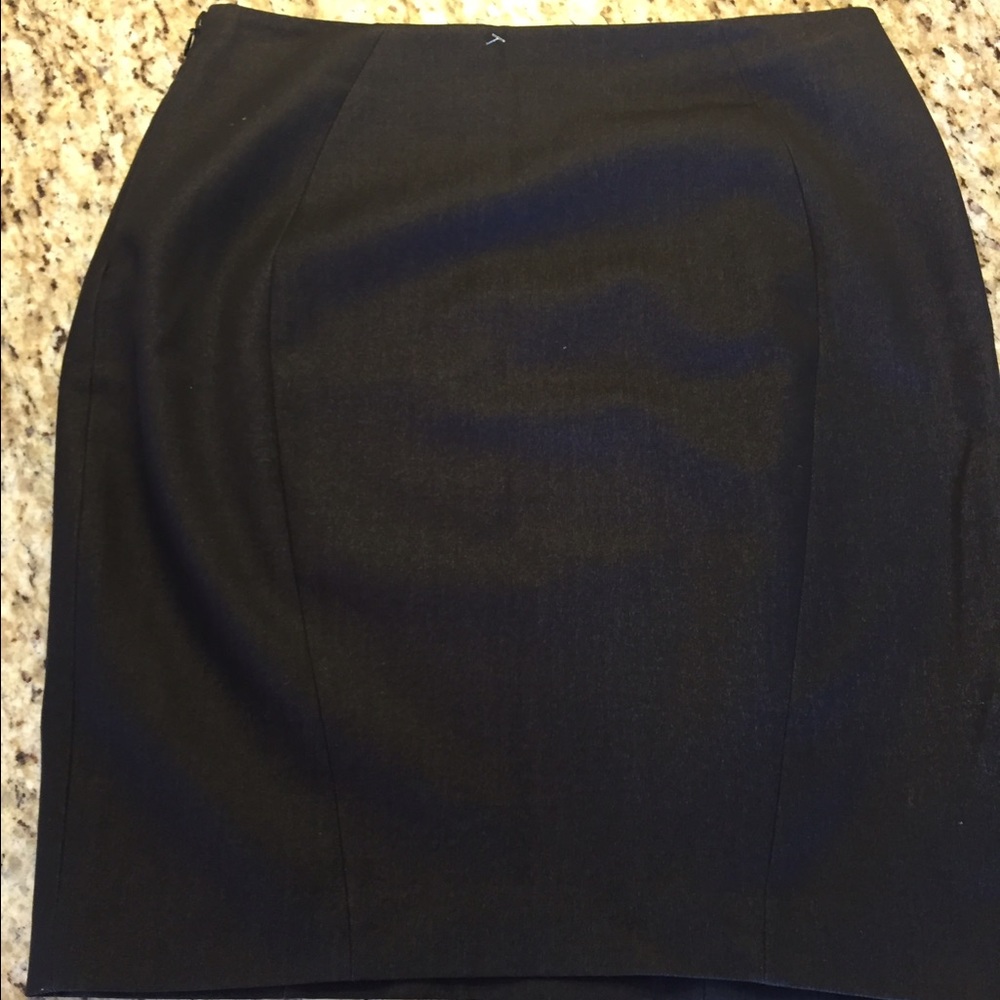 Tahari pencil stretch skirt in Grey size 8