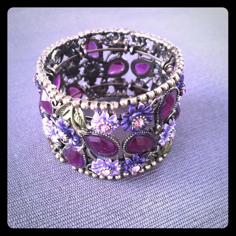 Amethyst embellished gold cuff bracelet.