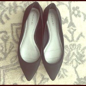 Tahari black pointed toe flats