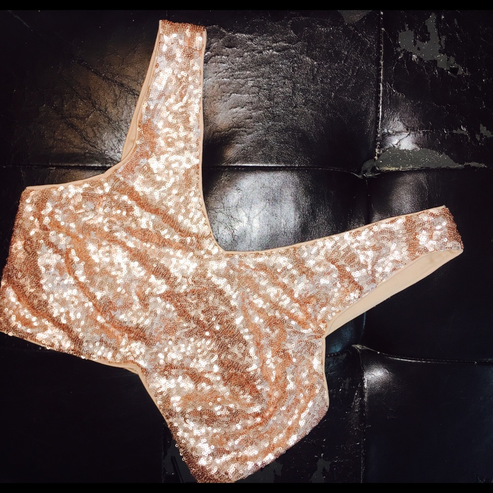 pale pink sequined v-neck crop top