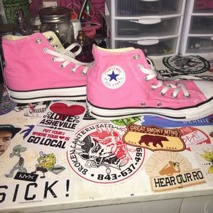 Pink like new high top converse