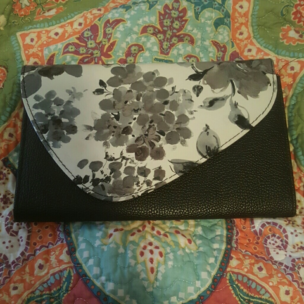 Super cute hand purse!