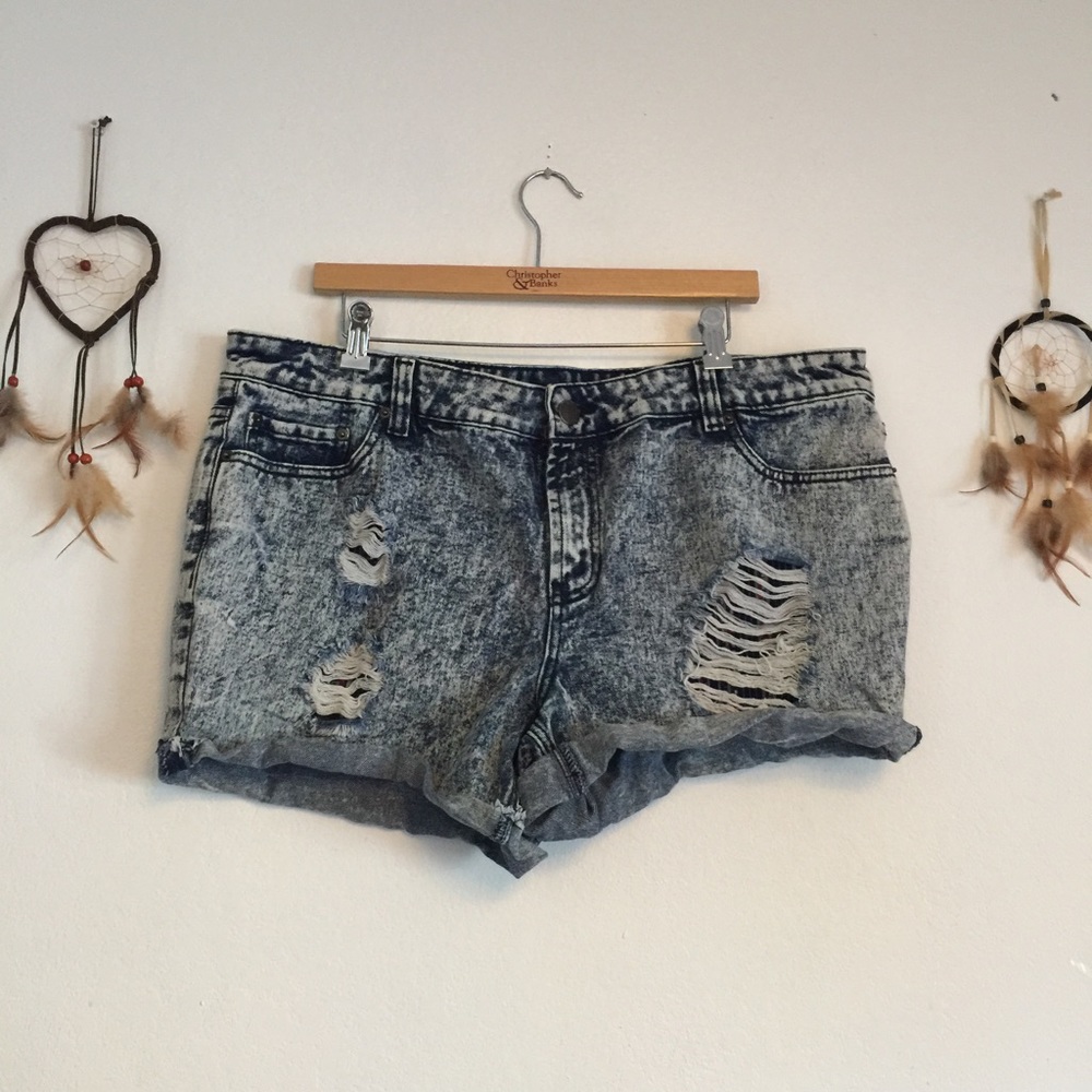 BNWOT Plus Size Distressed Summer Shorts