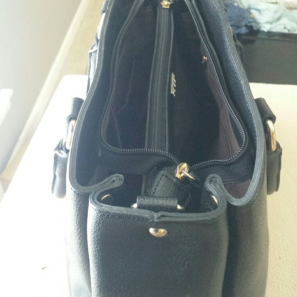 Authentic Gucci Black Patent Leather Shoulder bag - Picture 2 of 2