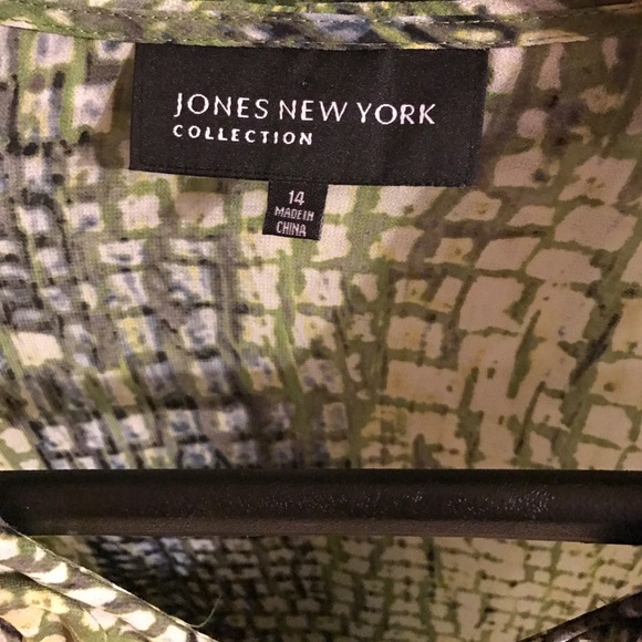 Top - Picture 2 of 3