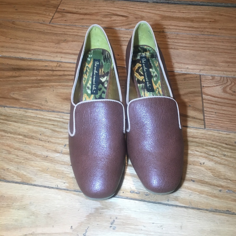 Brown heeled pump with tan trim that are unworn