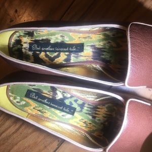 B.A.I.T Shoes - Brown heeled pump with tan trim that are unworn B.A.I.T Shoes - Brown heeled pump with tan trim that are unworn
