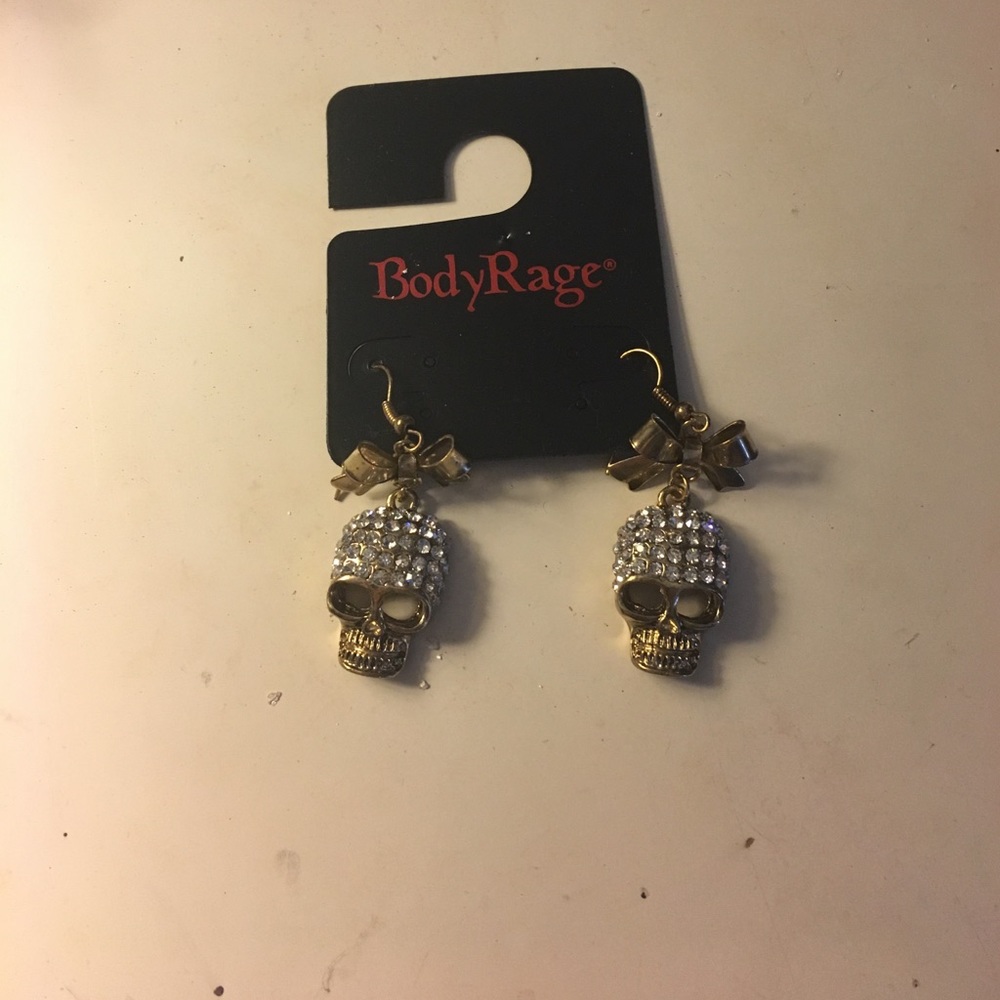 Body rage skull earrings