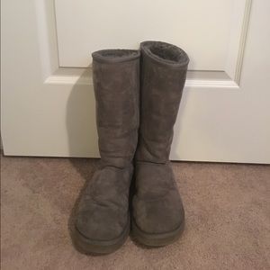 Gray Uggs size 10 like new